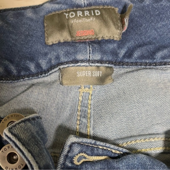 TORRID Super soft Jegging jeans - Picture 4 of 5
